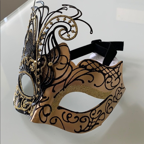 Fancy mask - Picture 2 of 6